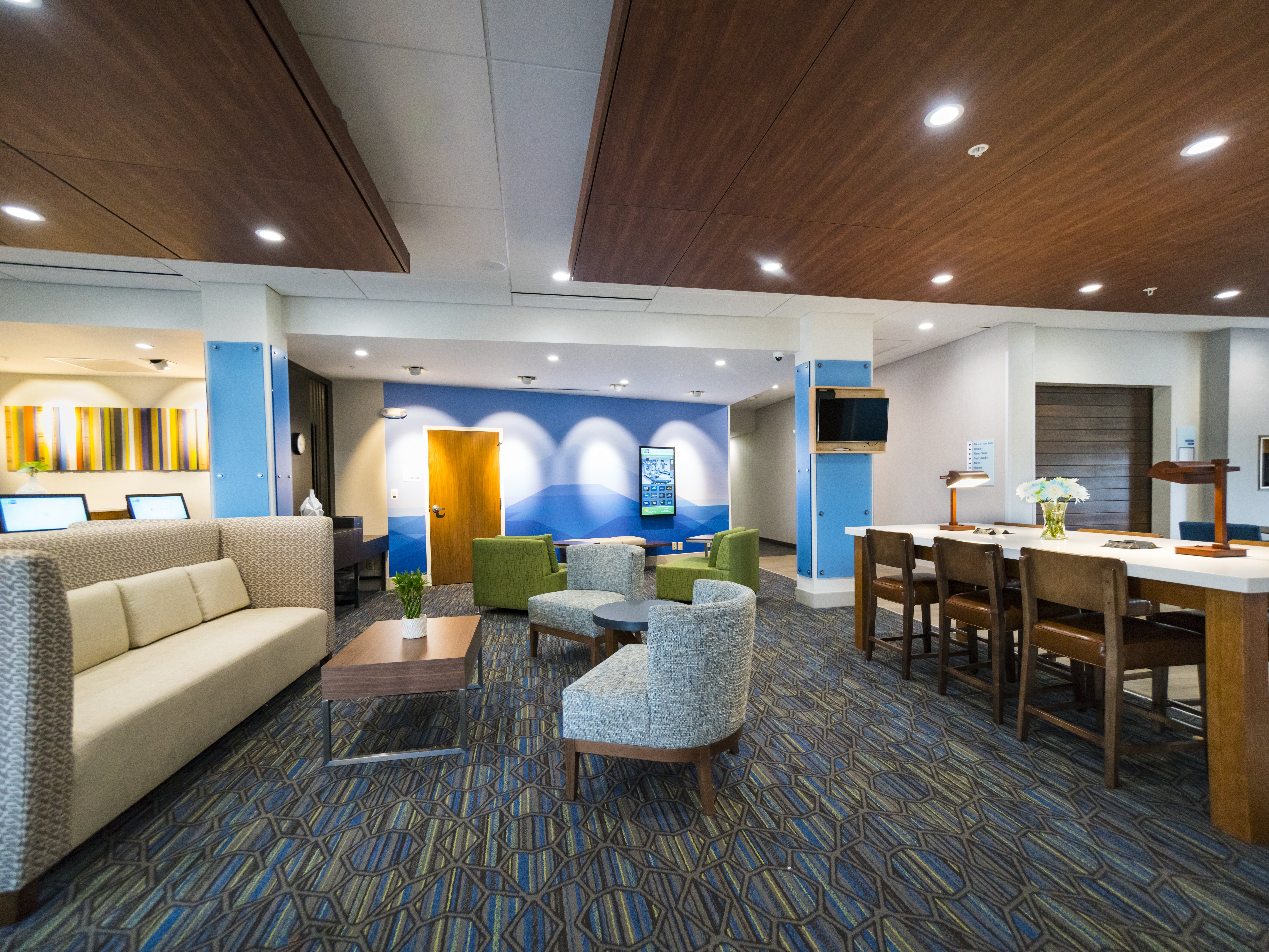 holiday inn express and suites southaven central