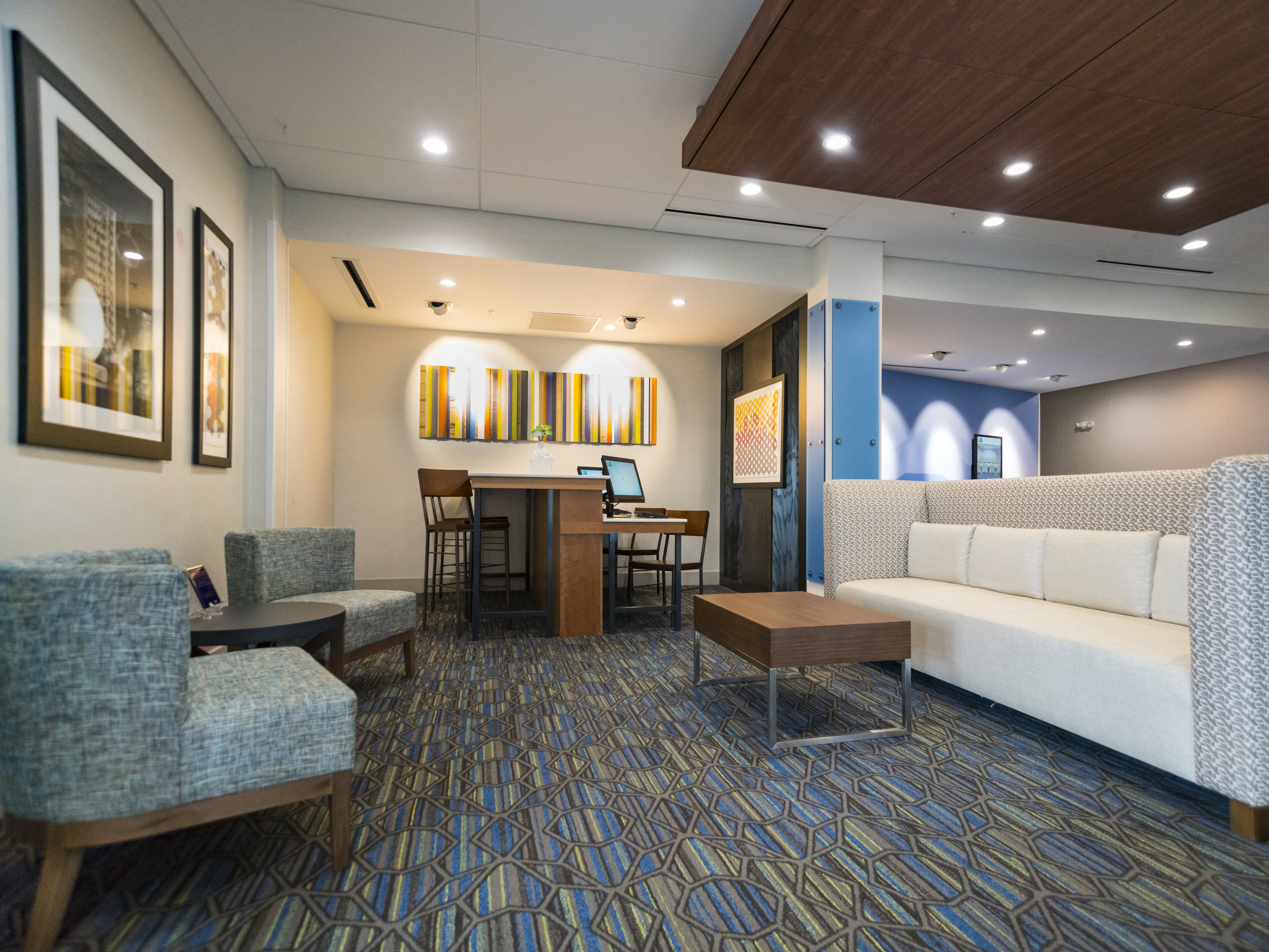 holiday inn express and suites southaven central