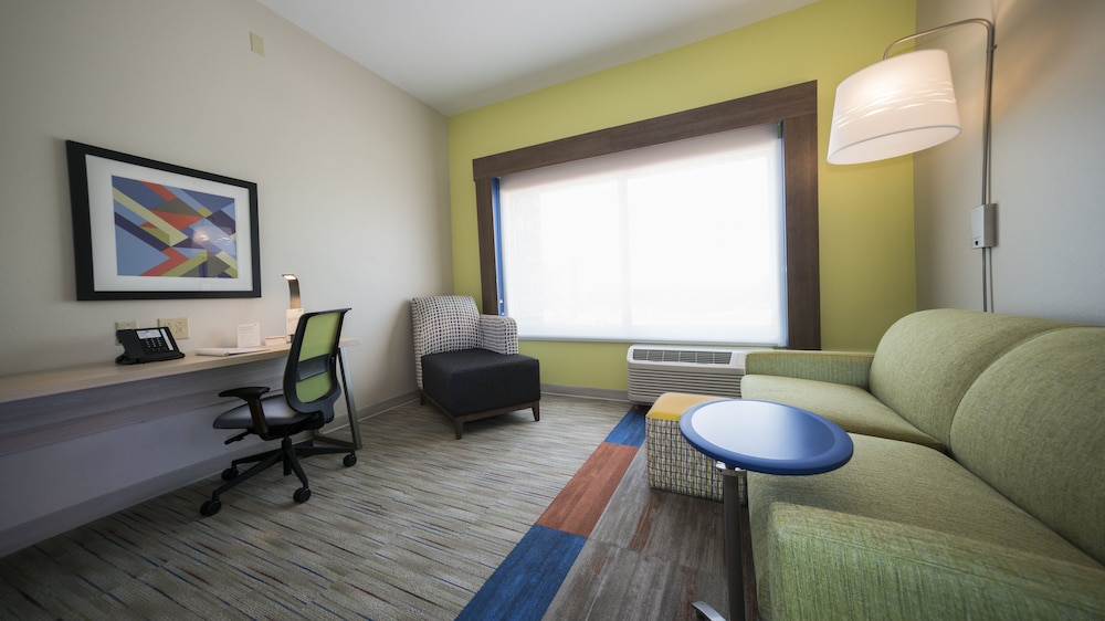 holiday inn express and suites southaven central