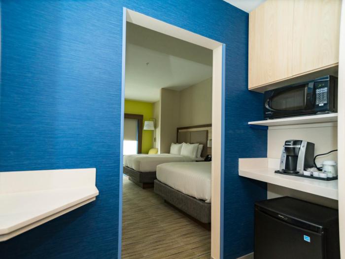holiday inn express and suites southaven central