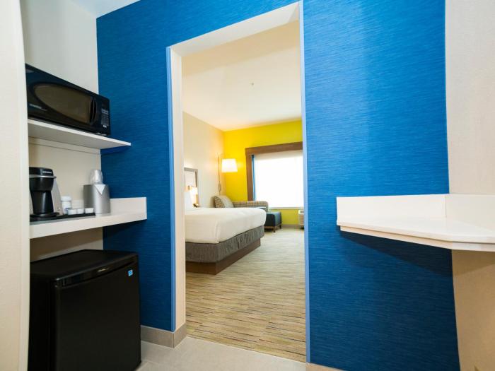 holiday inn express and suites southaven central