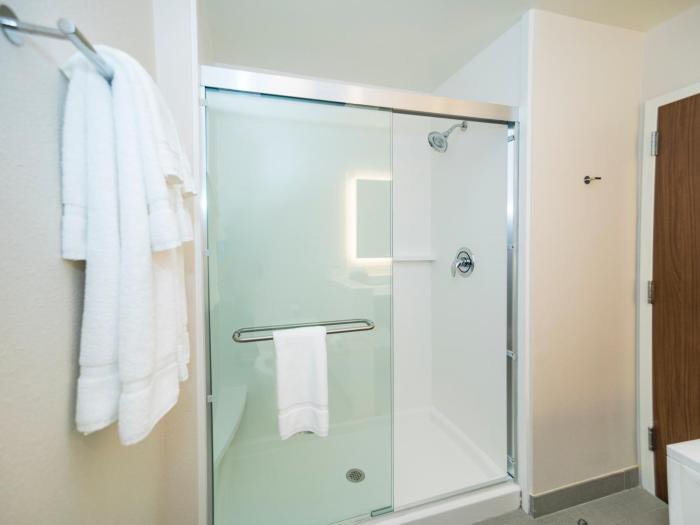 holiday inn express and suites southaven central