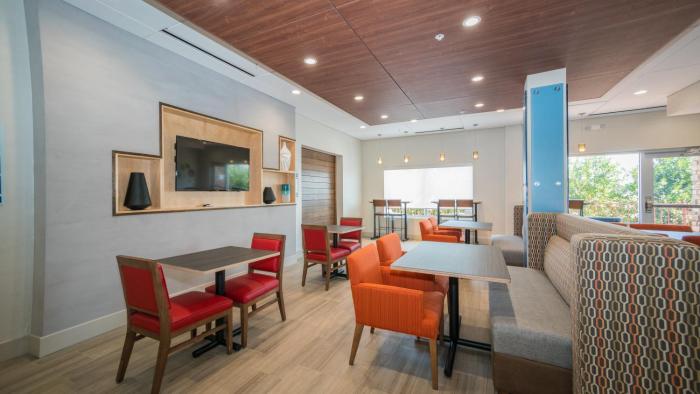 holiday inn express and suites southaven central
