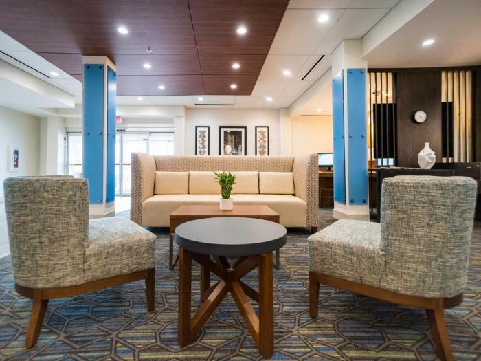 holiday inn express and suites southaven central