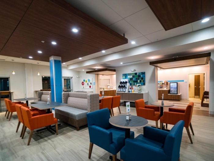 holiday inn express and suites southaven central