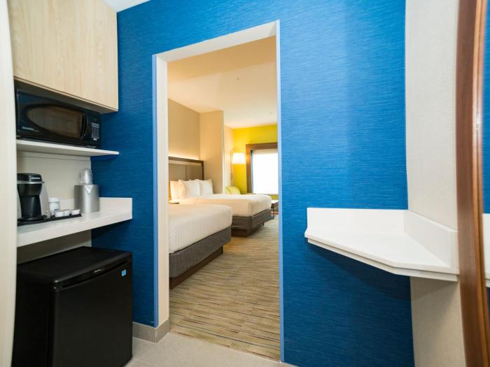 holiday inn express and suites southaven central