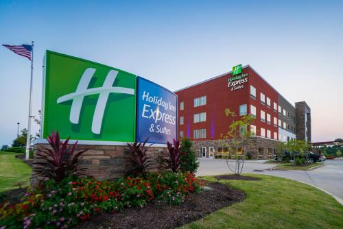 holiday inn express and suites southaven central