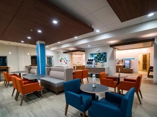 holiday inn express and suites southaven central