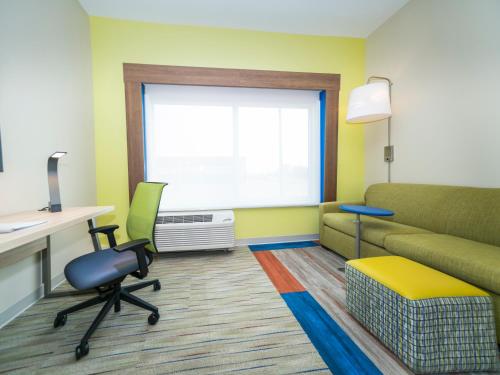 holiday inn express and suites southaven central
