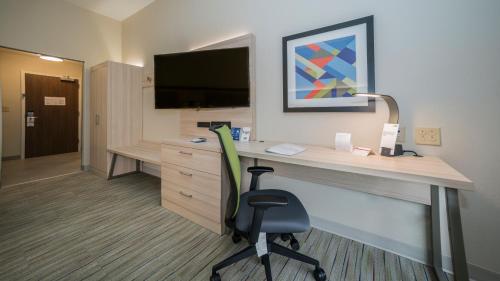holiday inn express and suites southaven central