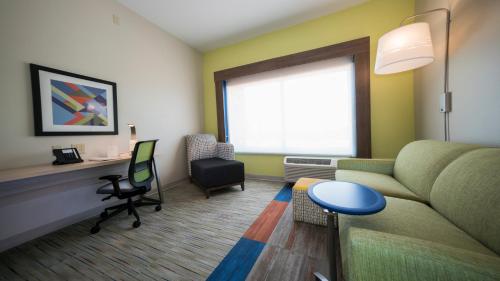 holiday inn express and suites southaven central