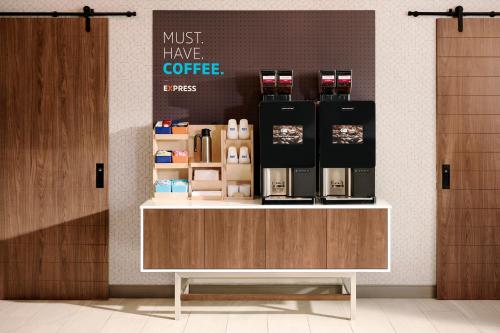holiday inn express and suites southaven central
