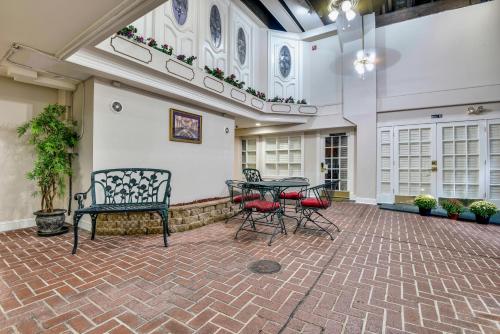 plaza suites downtown new orleans