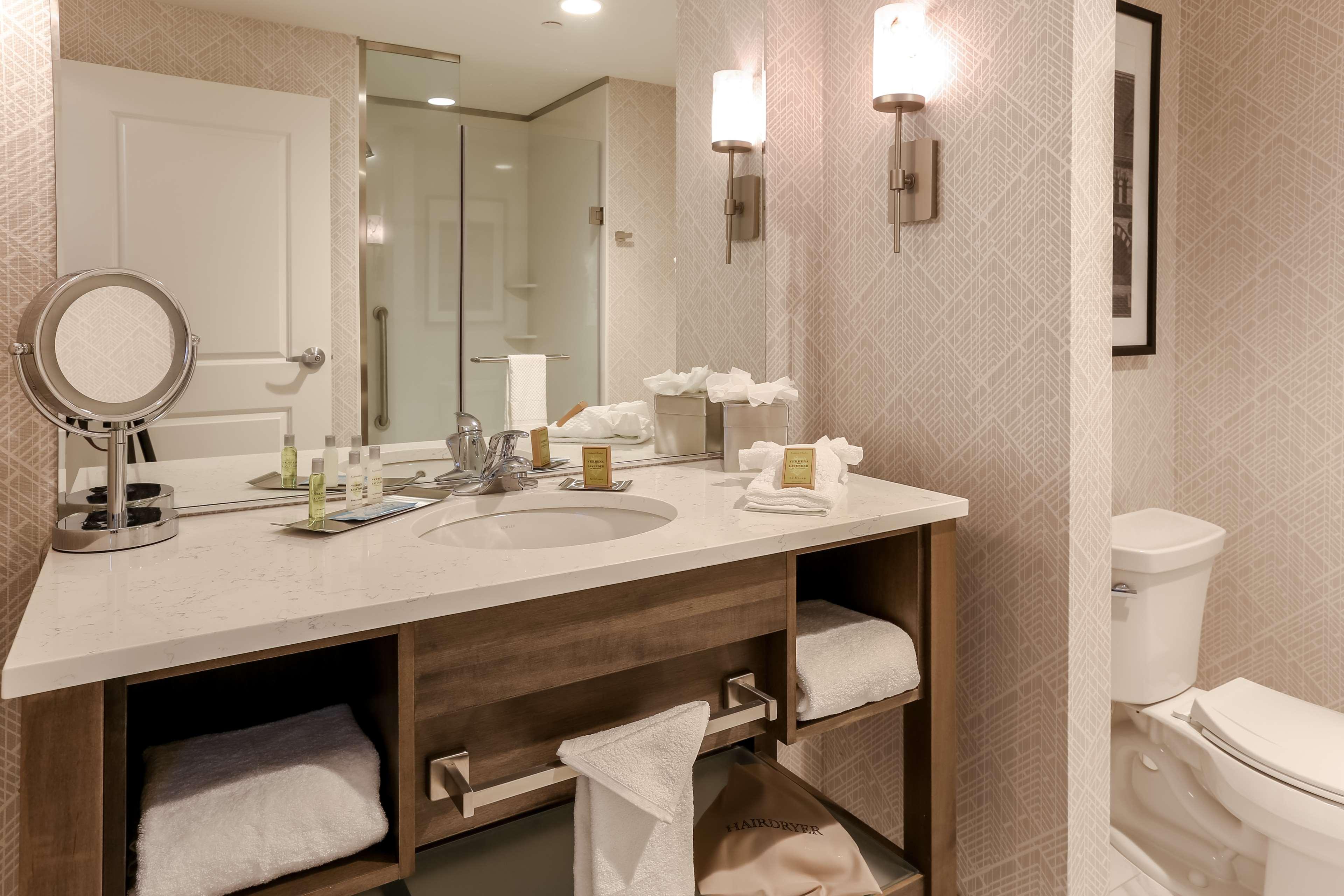doubletree by hilton evansville
