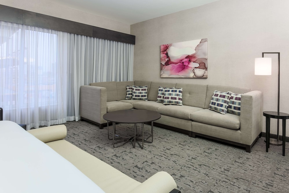 doubletree by hilton evansville