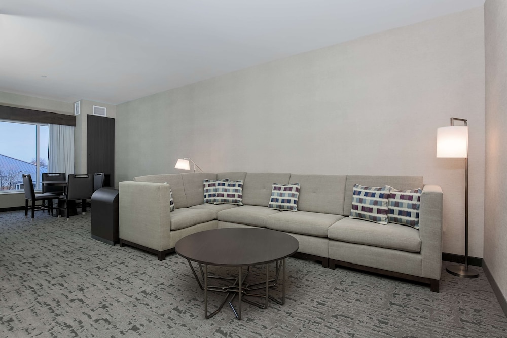doubletree by hilton evansville