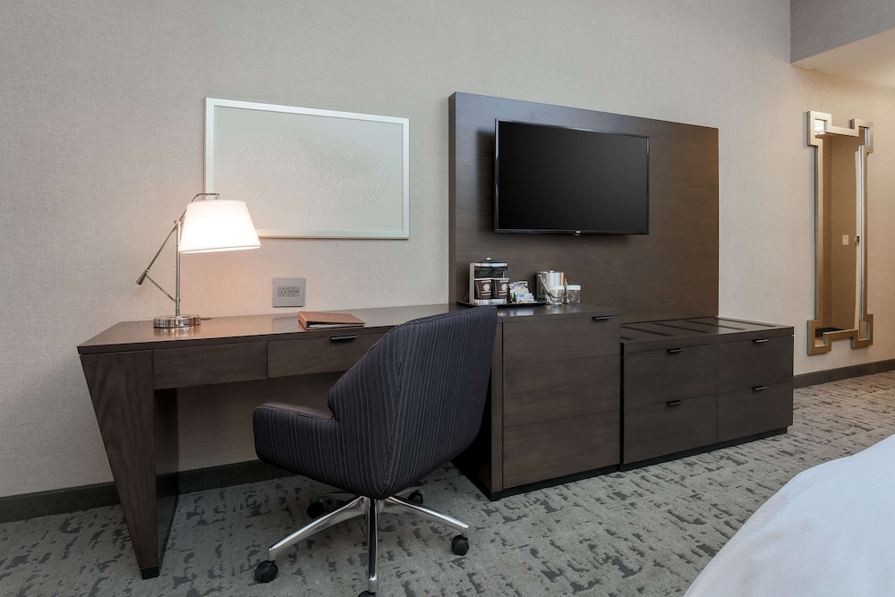 doubletree by hilton evansville