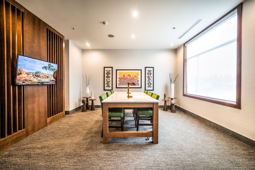 holiday inn express and suites west edmonton mall area