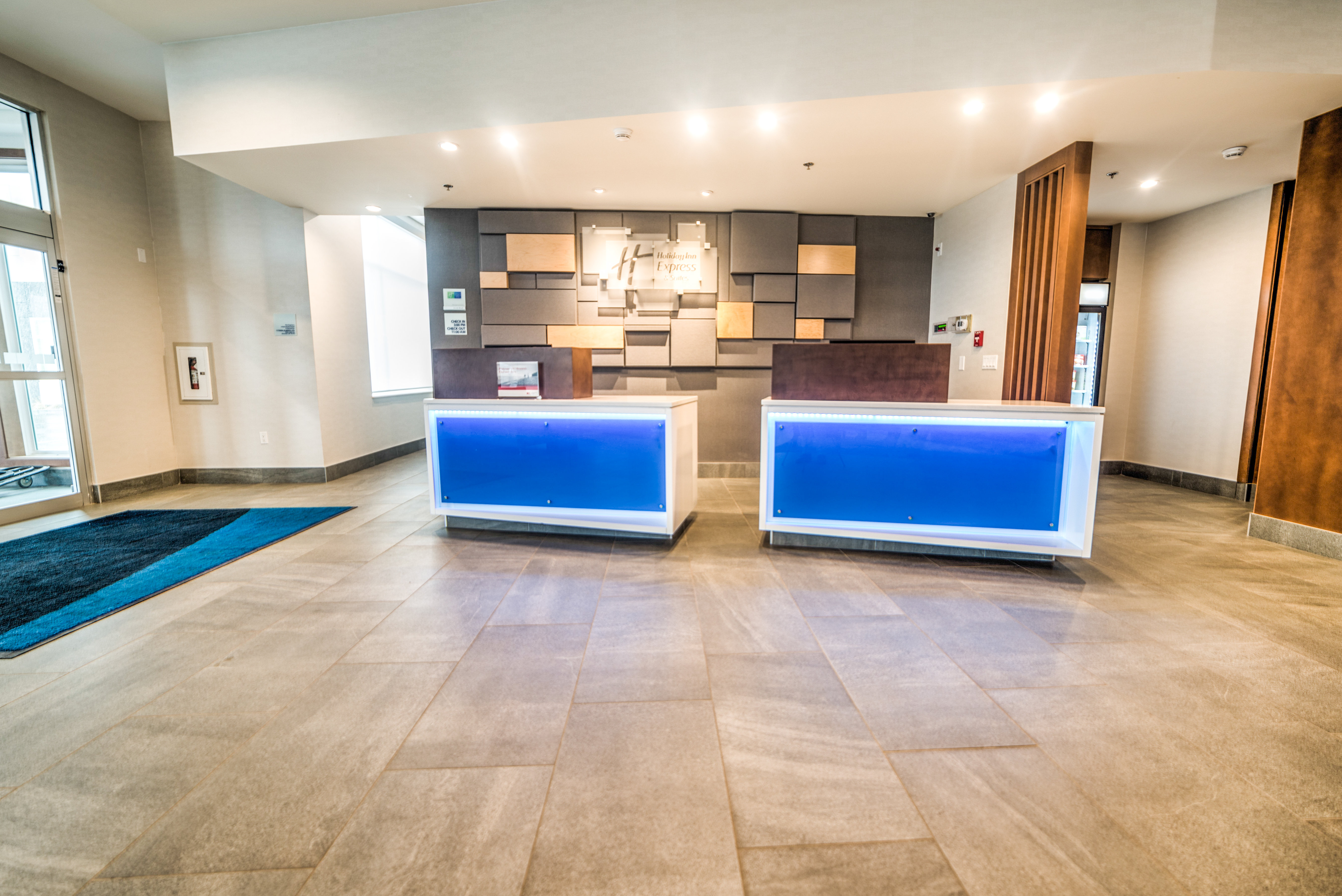 holiday inn express and suites west edmonton mall area
