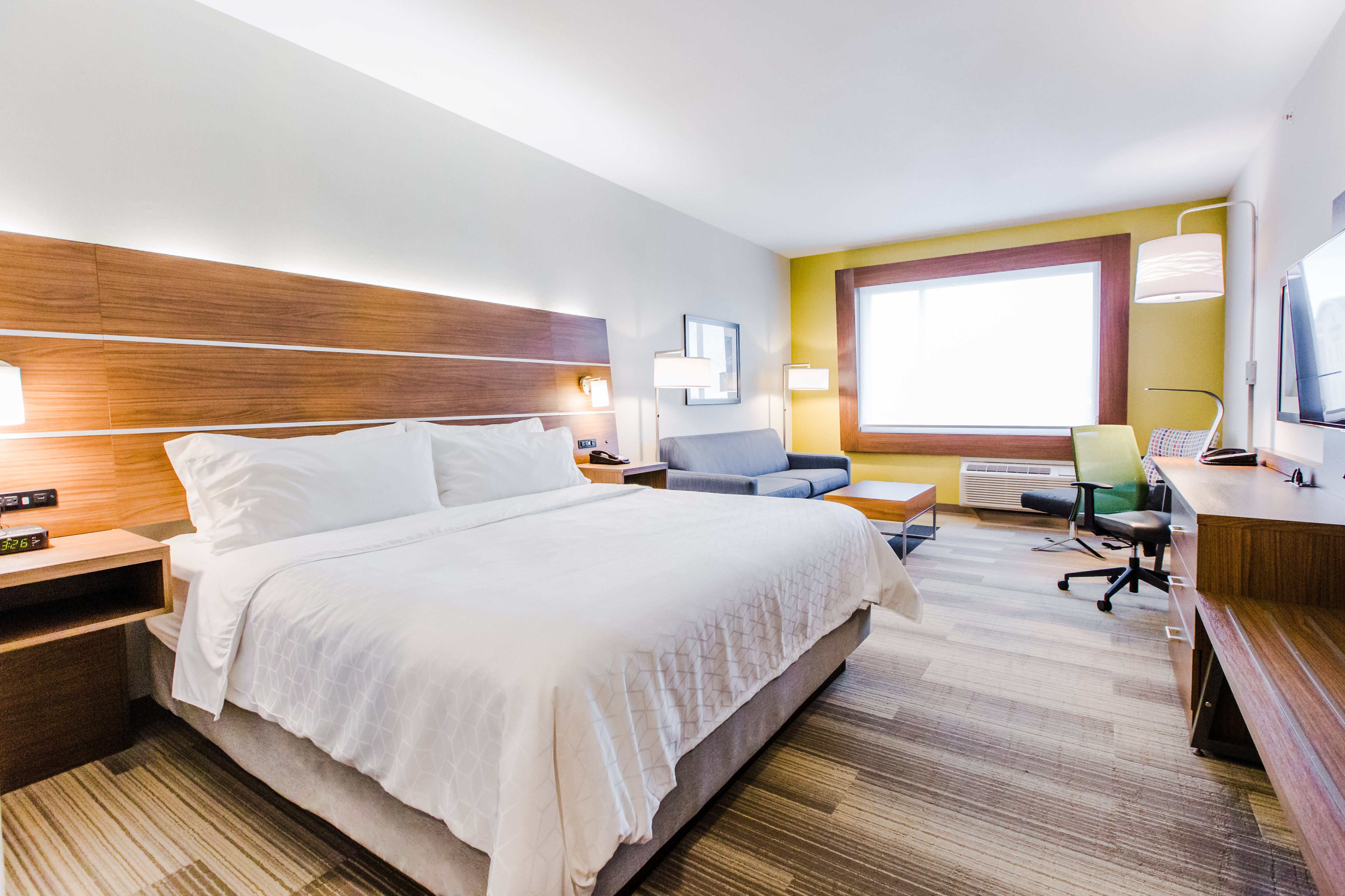 holiday inn express and suites west edmonton mall area