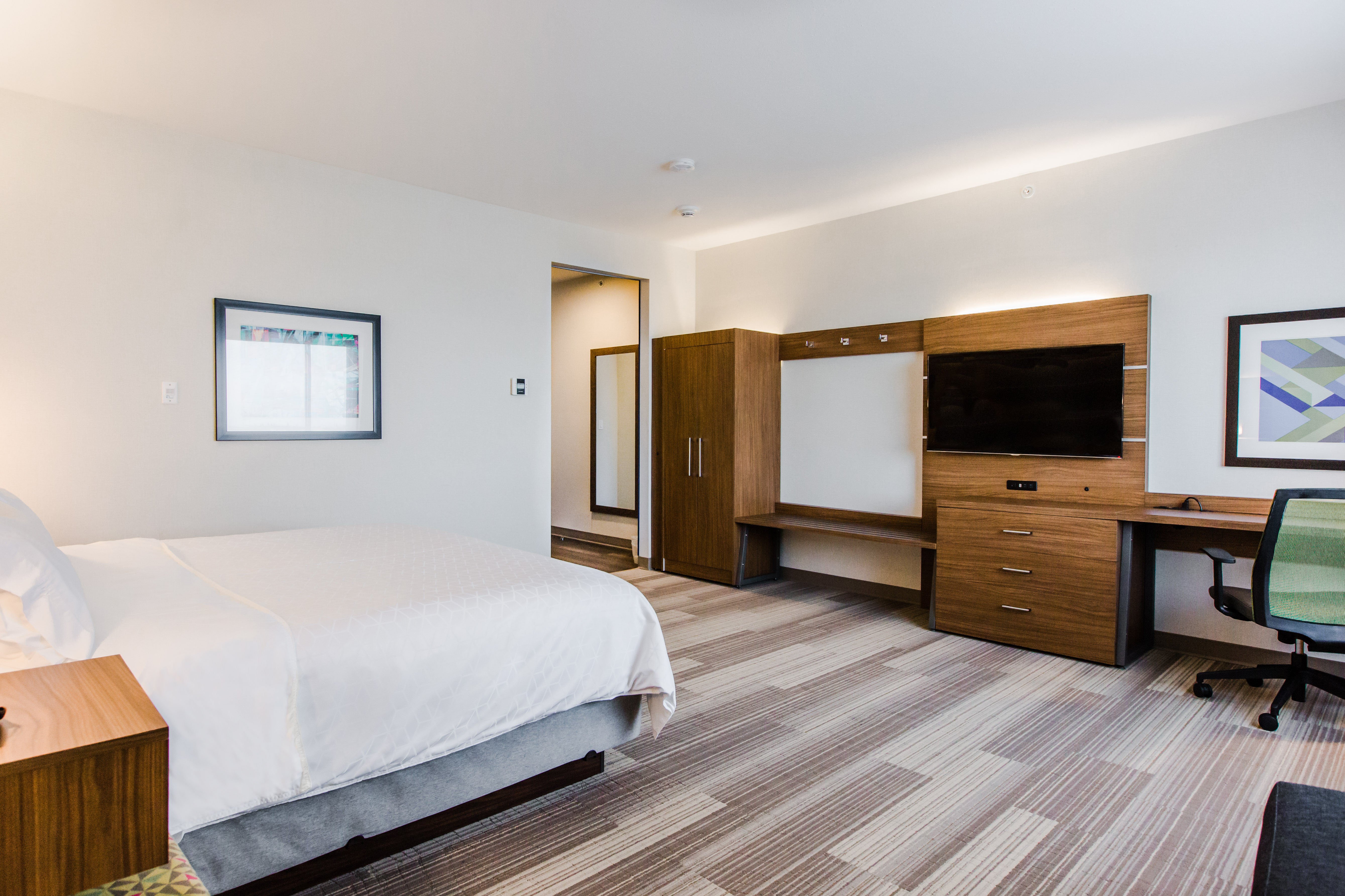 holiday inn express and suites west edmonton mall area