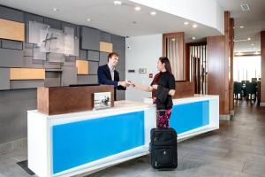 holiday inn express and suites west edmonton mall area