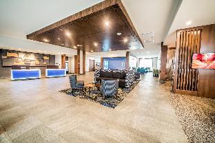 holiday inn express and suites west edmonton mall area