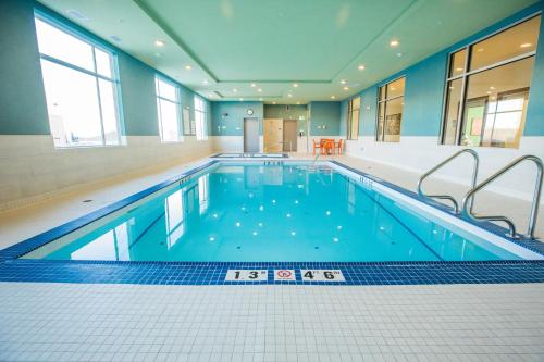 holiday inn express and suites west edmonton mall area