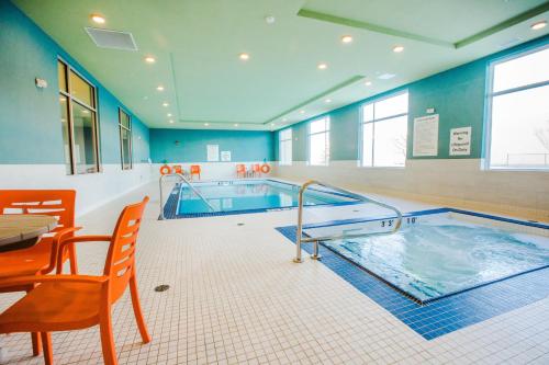 holiday inn express and suites west edmonton mall area