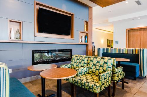 holiday inn express and suites west edmonton mall area
