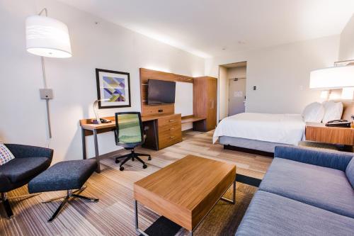 holiday inn express and suites west edmonton mall area