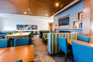 holiday inn express and suites west edmonton mall area