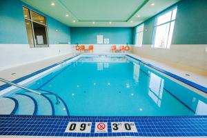 holiday inn express and suites west edmonton mall area