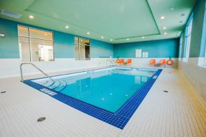 holiday inn express and suites west edmonton mall area