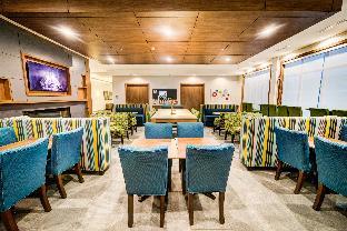 holiday inn express and suites west edmonton mall area