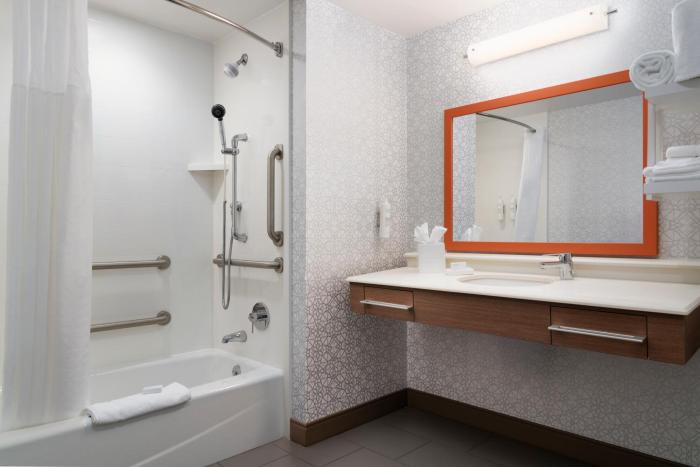 hampton inn and suites yonkers westchester