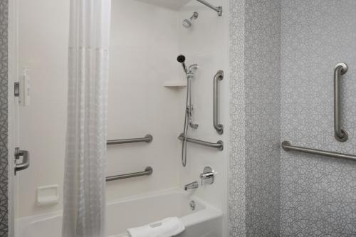 hampton inn and suites yonkers westchester
