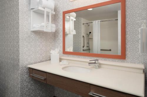 hampton inn and suites yonkers westchester