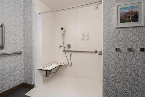 hampton inn and suites yonkers westchester