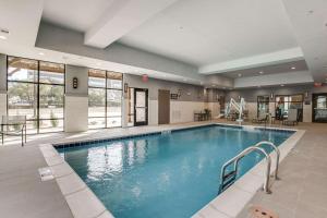 hampton inn and suites north dallas central expy