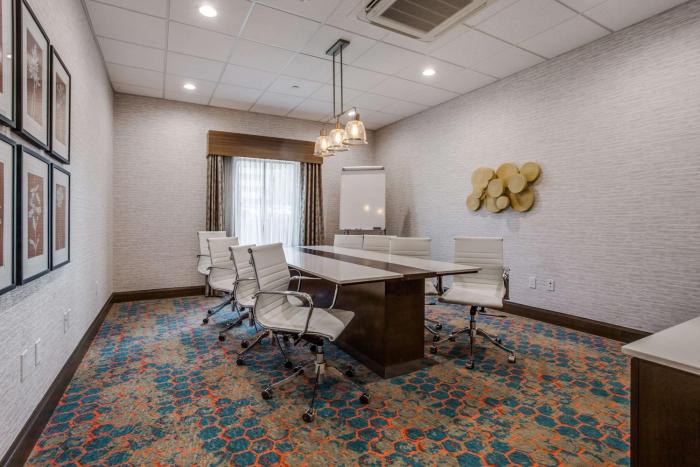 hampton inn and suites north dallas central expy