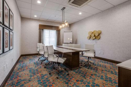 hampton inn and suites north dallas central expy