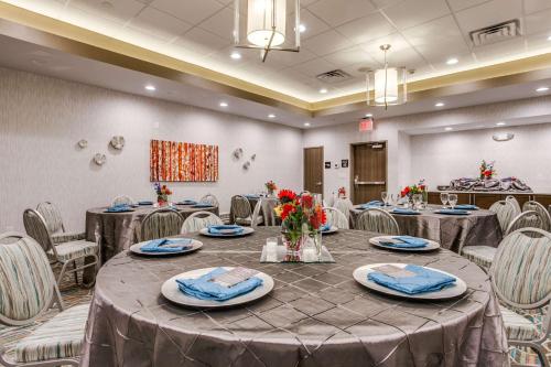 hampton inn and suites north dallas central expy
