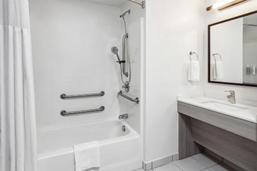 spark by hilton rochester south