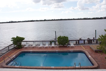palm beach waterfront suites