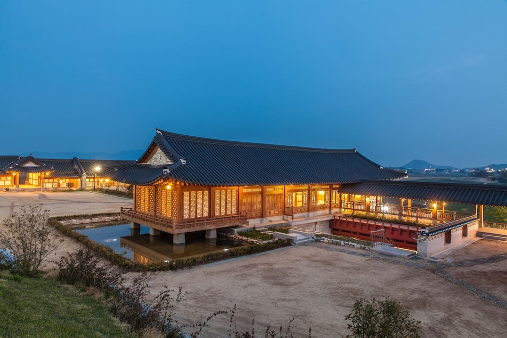 hanok hotel youngsanjae