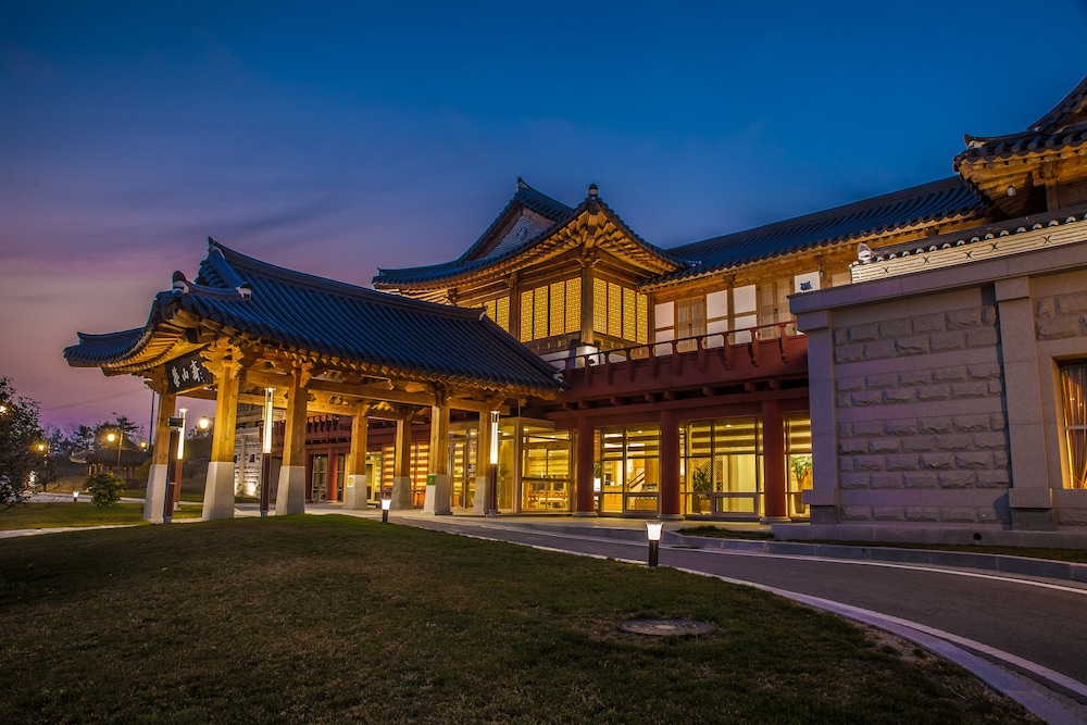 hanok hotel youngsanjae