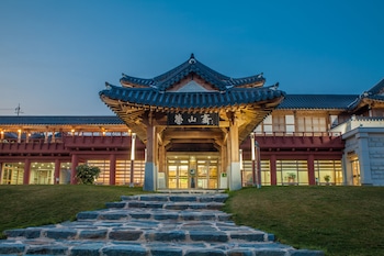 hanok hotel youngsanjae