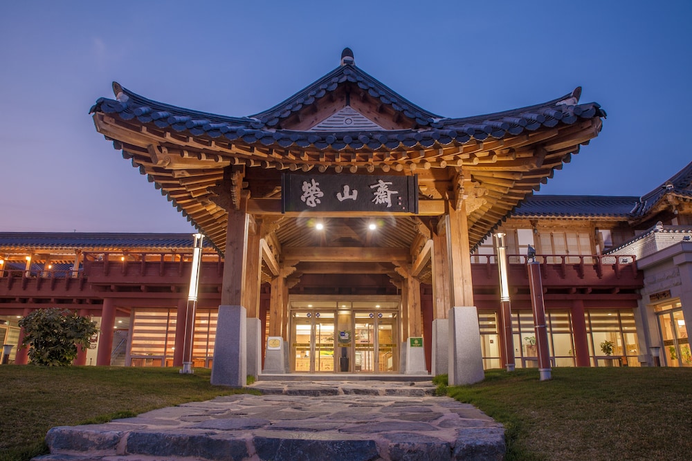 hanok hotel youngsanjae