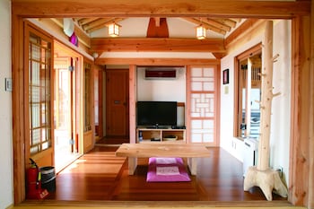 hanok hotel youngsanjae